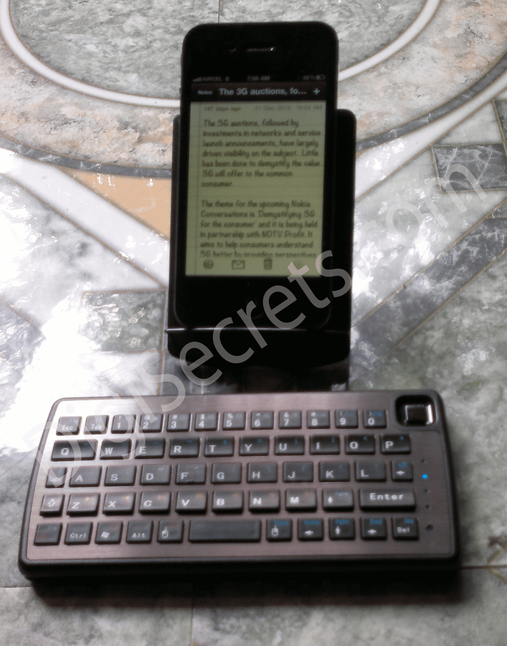 Dual-Connect Slimline Bluetooth Keyboard and Trackpad iPhone